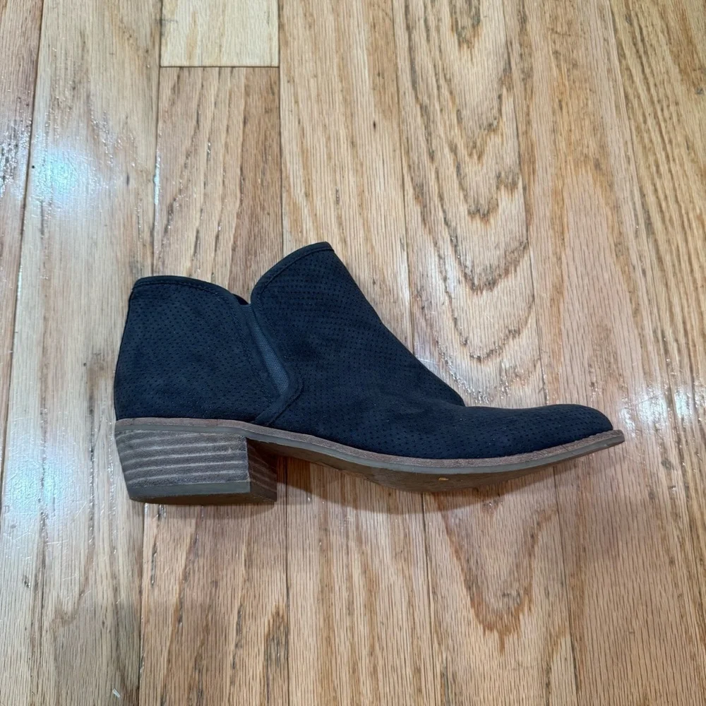 Dolce Vita breana faux suede bootie ankle size 7